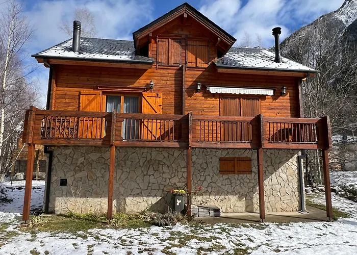 Bois Au Coeur Des Pyrénées Ariégeoises