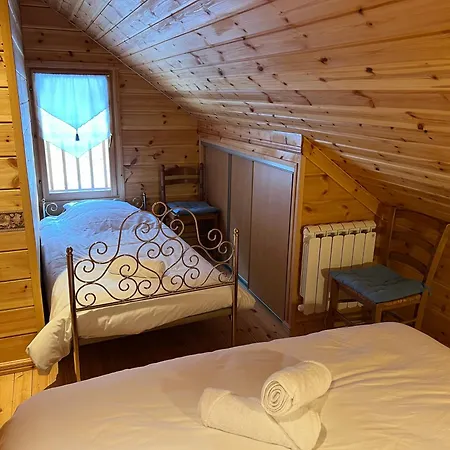 Bois Au Coeur Des Pyrenees Ariegeoises * LʼHospitalet-près-lʼAndorre