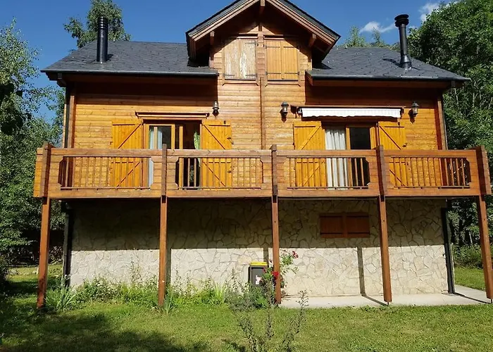 Bois Au Coeur Des Pyrenees Ariegeoises *