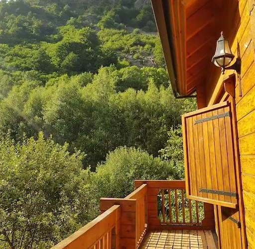 Bois Au Coeur Des Pyrenees Ariegeoises *