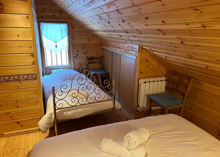 Bois Au Coeur Des Pyrenees Ariegeoises * LʼHospitalet-près-lʼAndorre